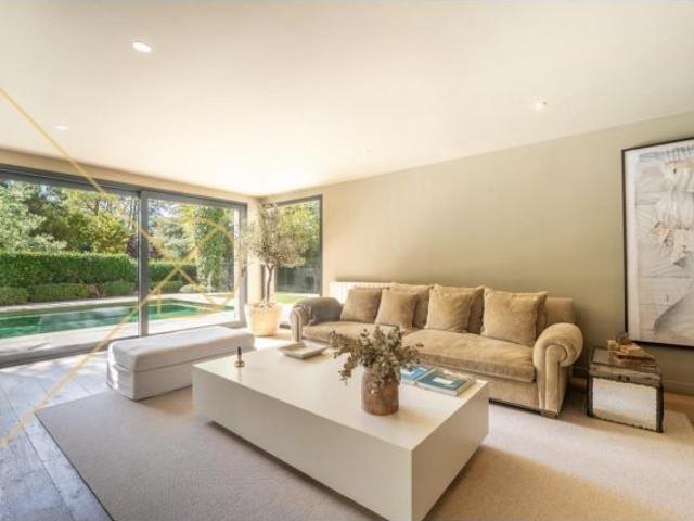 Impresionante casa reformada en Av.Pearson
