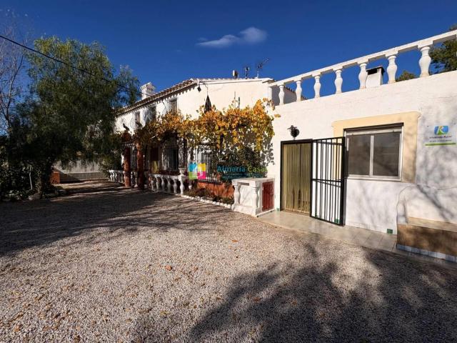 Impresionante Casa Rural con licencia turística en pleno fun. 339m² Vélez Rubio