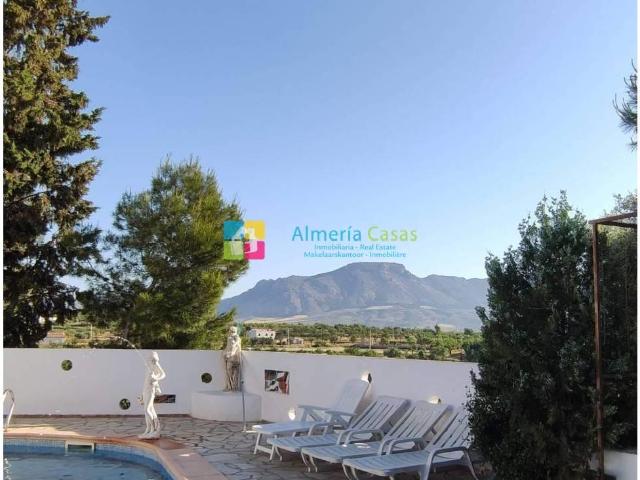 Impresionante Casa Rural con licencia turística en pleno fun. 339m² Vélez Rubio
