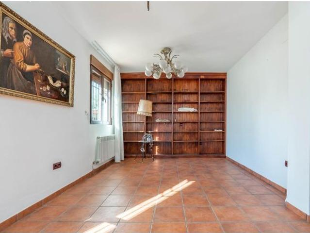 Impresionante chalet dividido en dos viviendas con piscina y zona ajardinadas ! Ideal para GRANDES