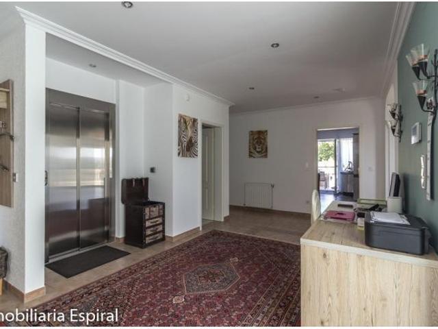 Impresionante Chalet en Abegondo con Vistas al Valle