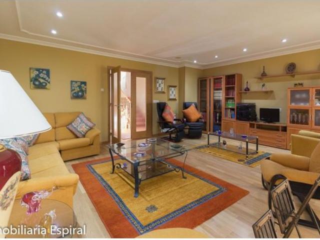 ¡Impresionante Chalet Familiar en Mogor, Marín! ?