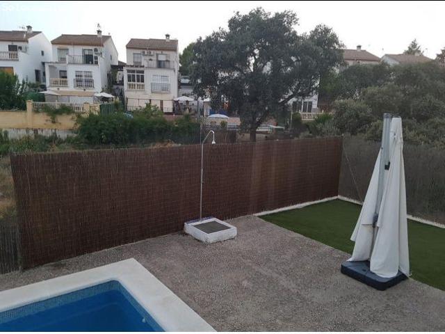 Impresionante Chalet Seminuevo en Encinares de Alcolea con Piscina Privada