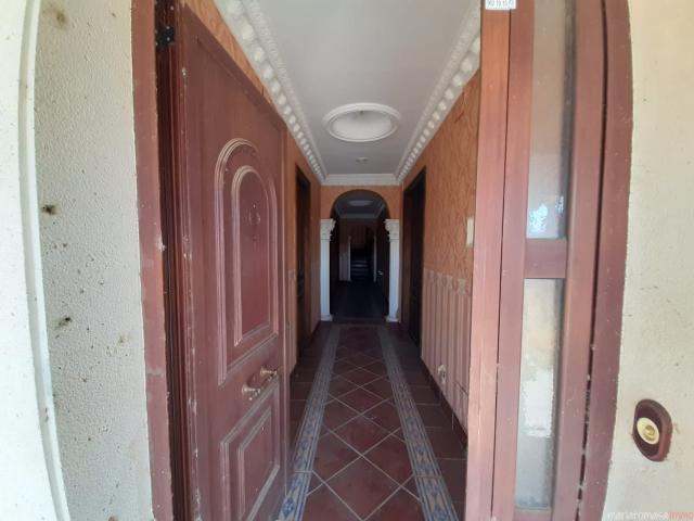 Impresionante finca con pabellón industrial y casona rodeados de terreno propio en Valdestillas