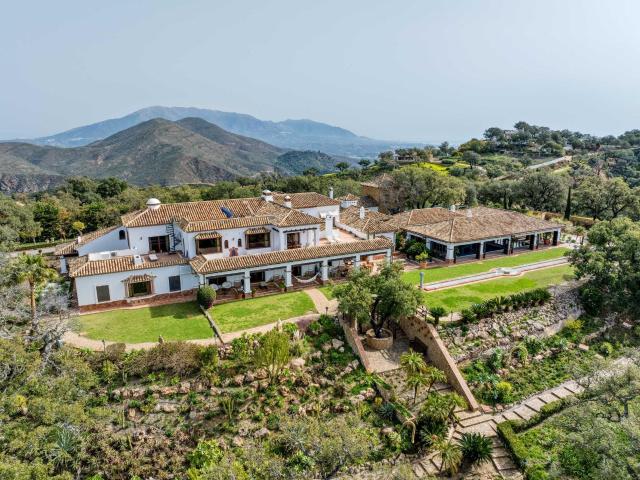 Impresionante finca de lujo ubicada en un oasis de tranquili. 1254m² Ojén