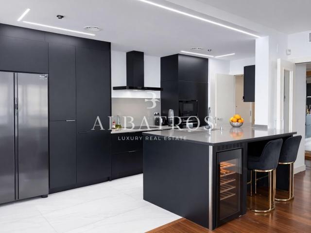 IMPRESIONANTE PISO COMPLETAMENTE REFORMADO DE 149 M² CON VISTAS PANORÁMICAS AL MAR