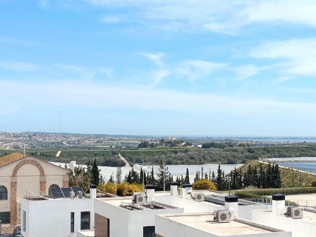 Impresionante villa moderna situada en la prestigiosa y codi. 266m² Algorfa