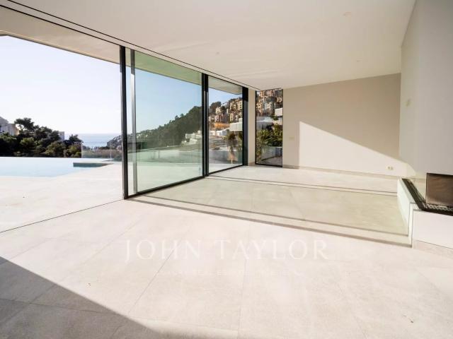 Impresionante Villa de Obra Nueva con Vistas al Mar