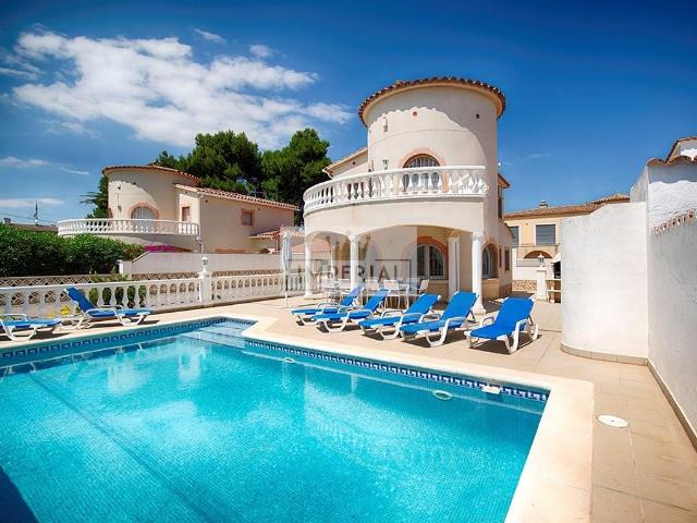 Impresionante villa de 5 dormitorios 218m² Empuriabrava