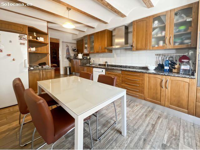 Impresionante Villa en Borriol con Piscina y Amplios Espacios Exteriores