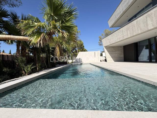 Impresionante Villa Independiente con Piscina Privada en Altea Alicante