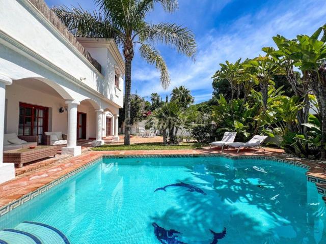 Impresionante villa junto a la playa en alquiler de larga temporada