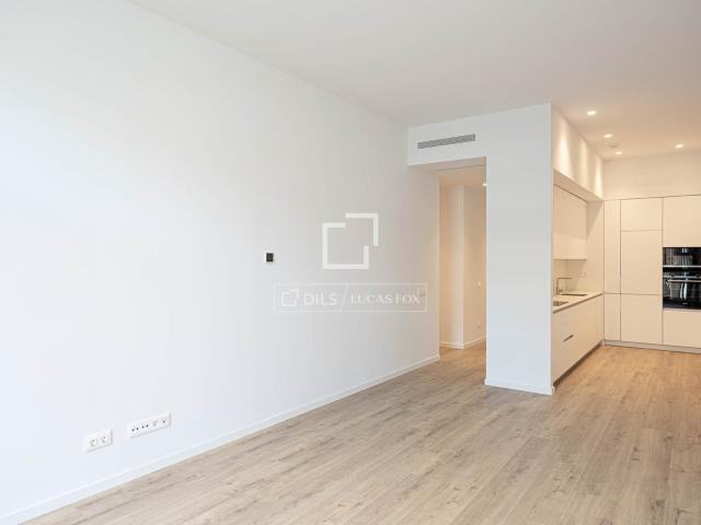 Impresionante vivienda con techos de 3,20 m en quinta planta. 99m² Barcelona
