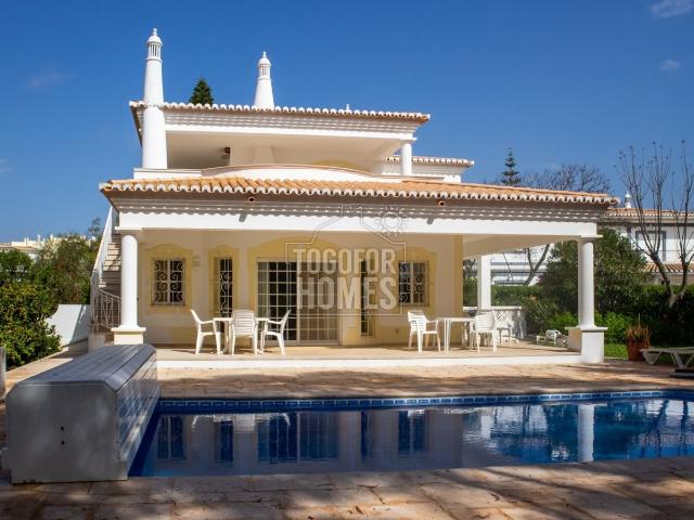 Impressionante Villa T3+1 com Piscina no Campo de Golfe, per. 192m² Alvor