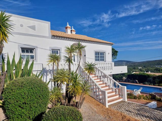 Impressionante moradia isolada de 4 quartos perto de São Brás € 795.000 | Piscina & Sala de Jogos | Teto Solar | Propriedade por Calvin | ACPS