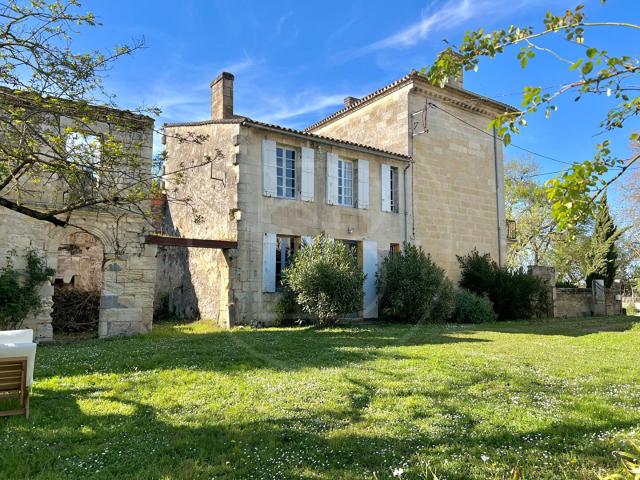Impressionnante demeure en pierre 340m² Saint Emilion