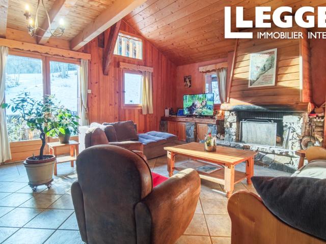 Impressionnante ferme savoyarde de 5 chambres et appartement indépendant de 3 chambres au pied des pistes