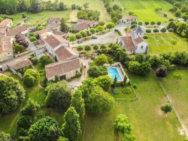 Impressionnante Maison de Campagne de 4 Chambres et Maison d. 426m² Aunac sur Charente