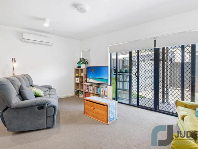 Impressive Modern Two Bedroom Apartment