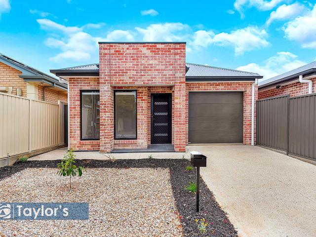 IMPRESSIVE MODERN LIVING WITH SPACE, STYLE & EXCEPTIONAL QUALITY 2 AVAILABLE