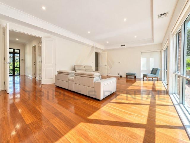 IMPRESSIVE MODERN RESIDENCE IN PRIZED LOCATION 6 Bedroom + 1 study +3 bathroom + 2 Car space