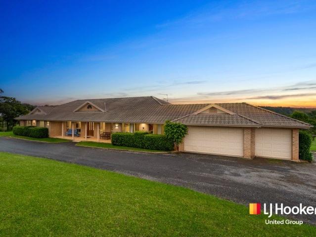 Impressive Orangeville Estate | 6 Bedrooms, Pool, Sheds & Stunning Views