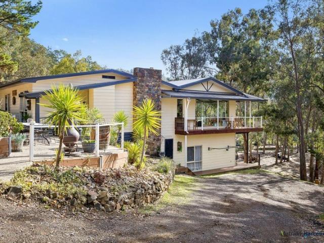 Luxury Absolute Lakefront Holiday Retreat Suit large families
