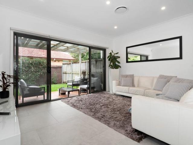 Impressive Beauty Townhouse in a Prime Location!