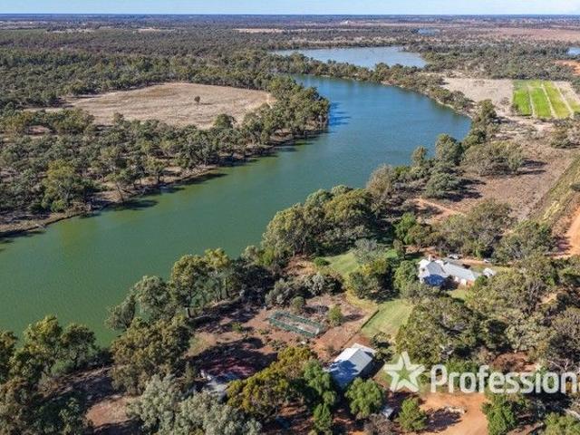 A Rare Broadacre Riverfront Holding