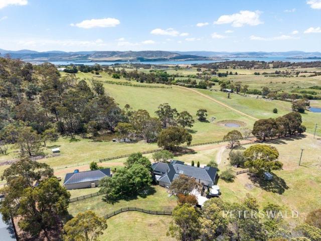 Impressive country estate in tightly held enclave