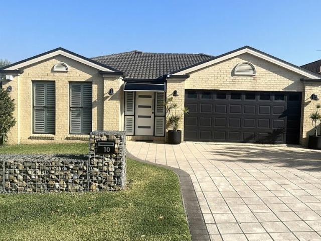 IMPRESSIVE FULLY RENOVATED PROPERTY IN SOUGHT AFTER SHELL COVE