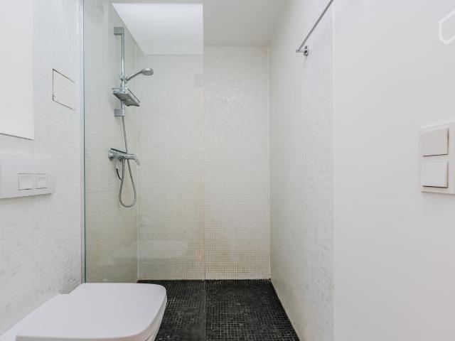 Impressive furnished studio apartment with balcony in the heart of Friedrichhain Berlin, Berlin Amsterdam Apartments for Rent