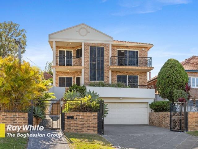 Impressive Family Entertainer with Exceptional Parking & Workshop