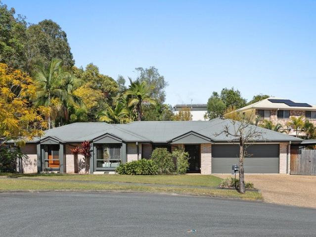 IMPRESSIVE FAMILY ENTERTAINER IN A PEACEFUL CUL DE SAC