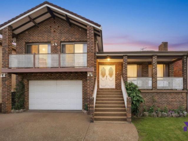 Impressive family entertainer reveals warmth, space and dual living configuration