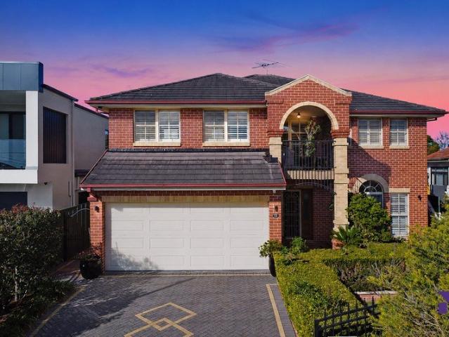 Impressive family entertainer set on a secure and landscaped 739.8sqm parcel