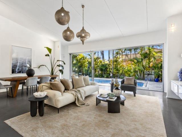 IMPRESSIVE FAMILY HOME WITH STYLISH INTERIORS, GENEROUS LIVING SPACES AND A PRIVATE ENTERTAINER'S OASIS