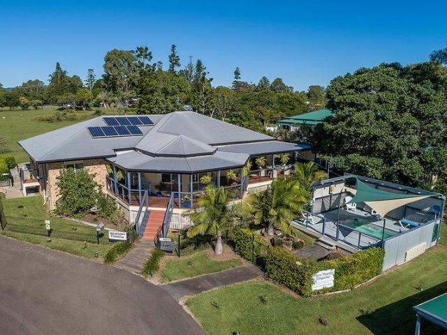 IMPRESSIVE FAMILY HOME WITH POOL, SHED AND EXPANSIVE OUTDOOR LIVING WITH A CASHFLOW BUSINESS 1015CPF