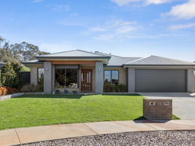 Impressive Family Living, Entertaining & Spacious Shedding