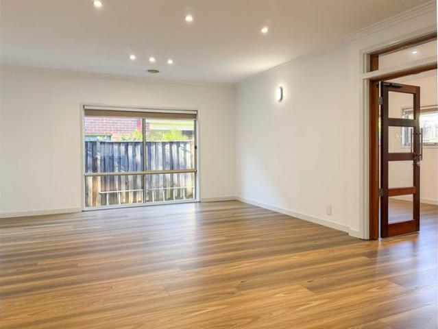 Impressive Family Living in a Peaceful Bundoora Court
