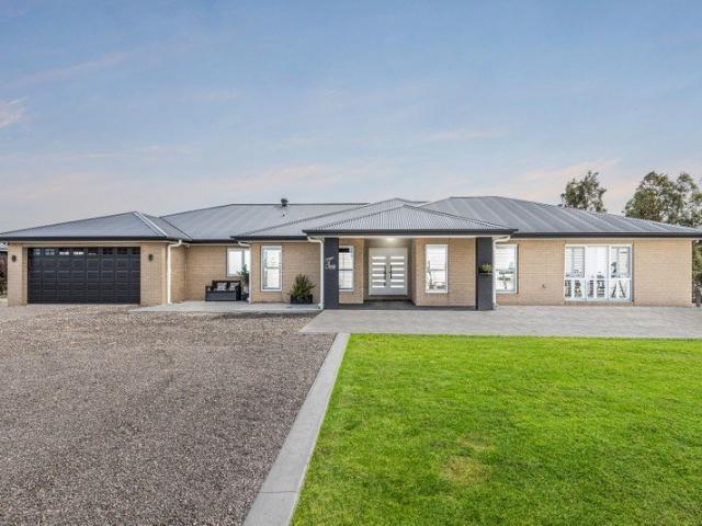 Impressive Family Living in Bannockburn