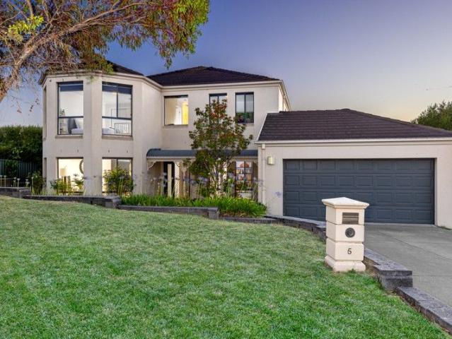 Impressive Family Living with Spectacular Ballarat Outlooks