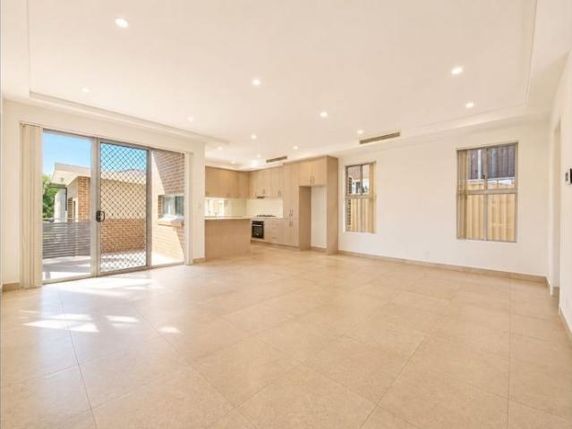 Impressive five bedroom family home offering space, comfort & convenience
