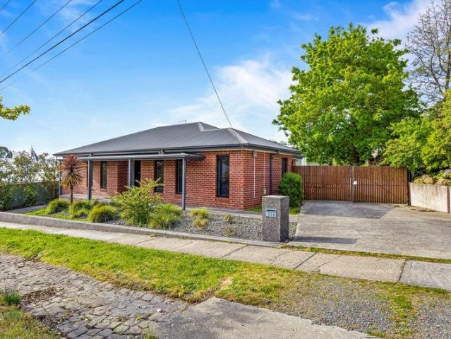 Impressive Four Bedroom Family Home with Expansive Shed