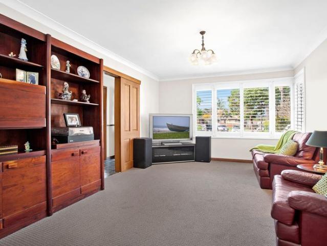 IMPRESSIVE FOUR BEDROOM PROPERTY IN LANSVALE