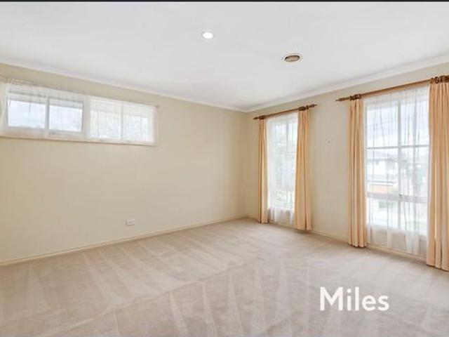 IMPRESSIVE FOUR BEDROOM RESIDENCE IN PRIME LOCATION