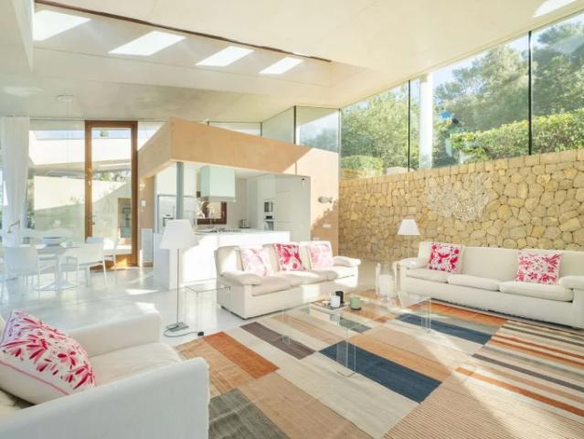 Impressive luxury estate for rent located in the outskirts of Pollensa