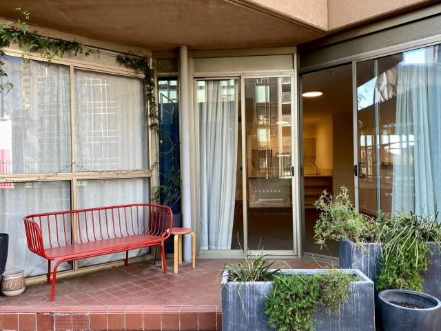 IMPRESSIVE LIVING AT THE TOP END OF TOWN *INSPECT SATURDAY 12/09 10.30AM 10.45AM