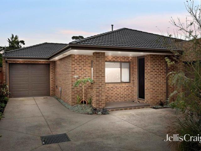 Impressive living on a stylish single level