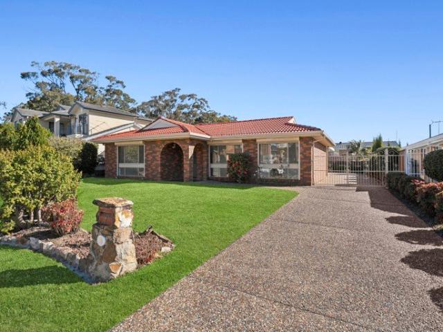 Impressive Low Maintenance Living in Quiet Cul de Sac
